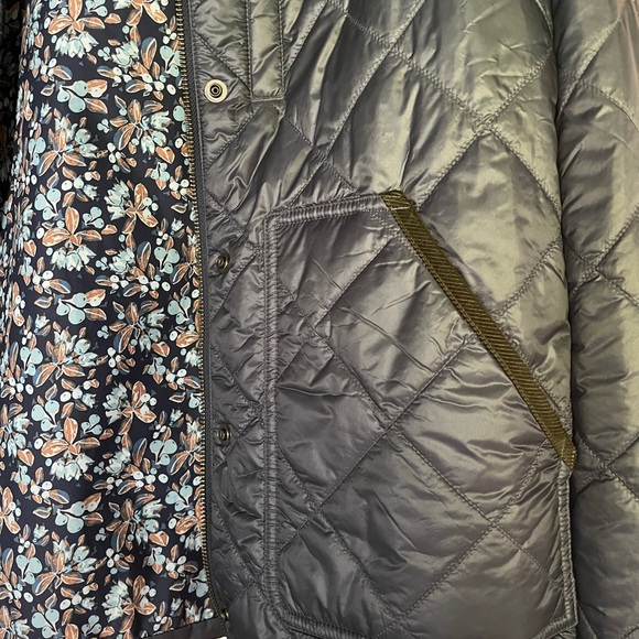 Patagonia Women's Black Quilted Puffer Jacket - Picture 3 of 4